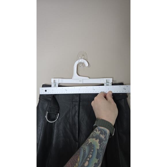 Vintage BCBG Maxazria High Rise Buckle Belt Leather Pants Black Size Extra Small - Picture 4 of 6